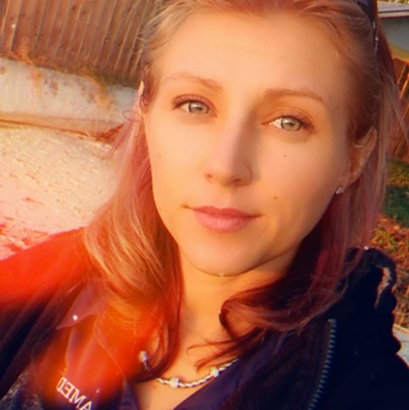 Meet your Posher, Ashley - Picture 2 of 2